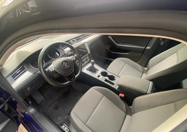 Volkswagen Passat cena 73900 przebieg: 99600, rok produkcji 2019 z Warszawa małe 596